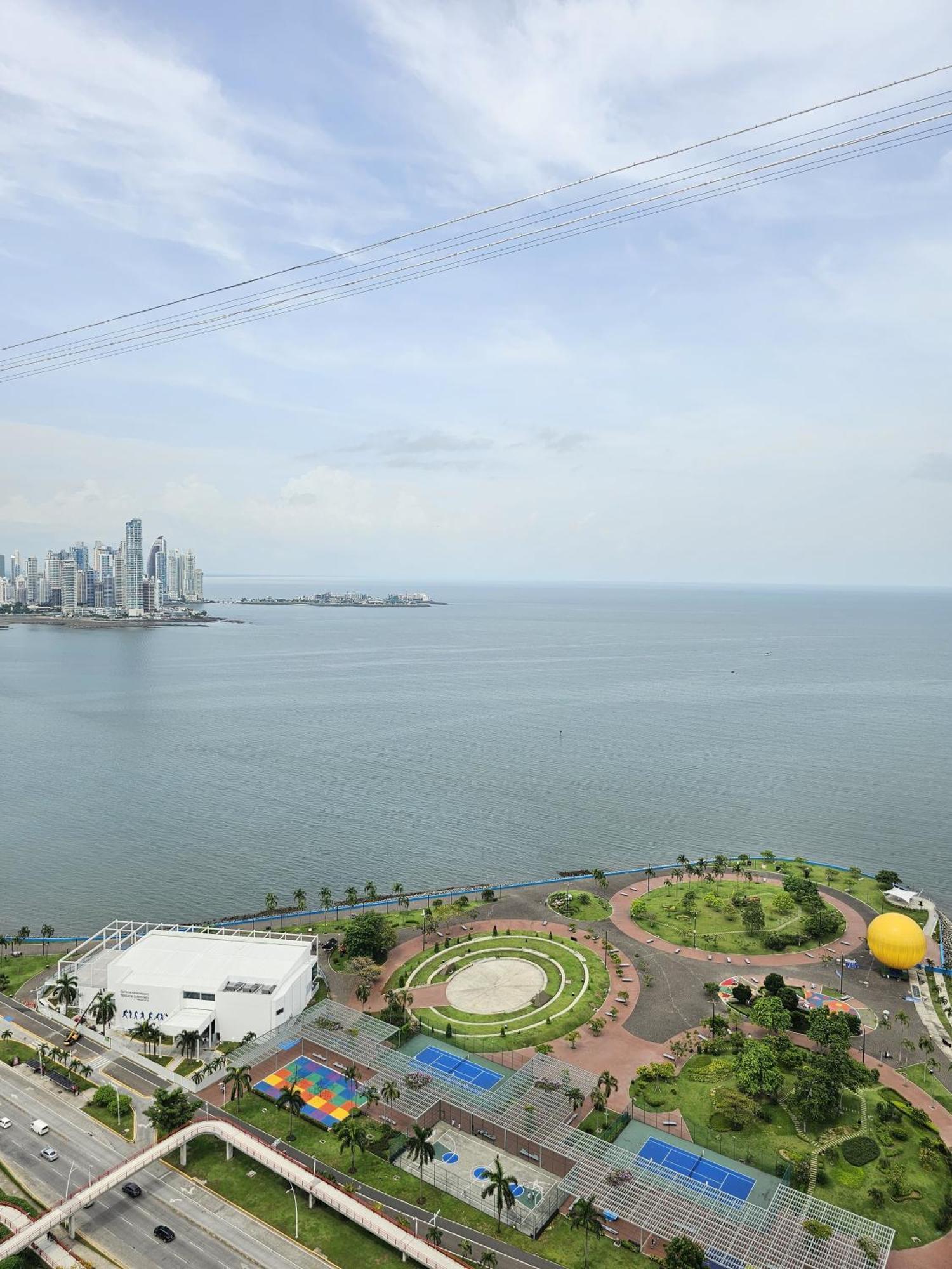 Con Vista Al Mar Av Balboa Panama City